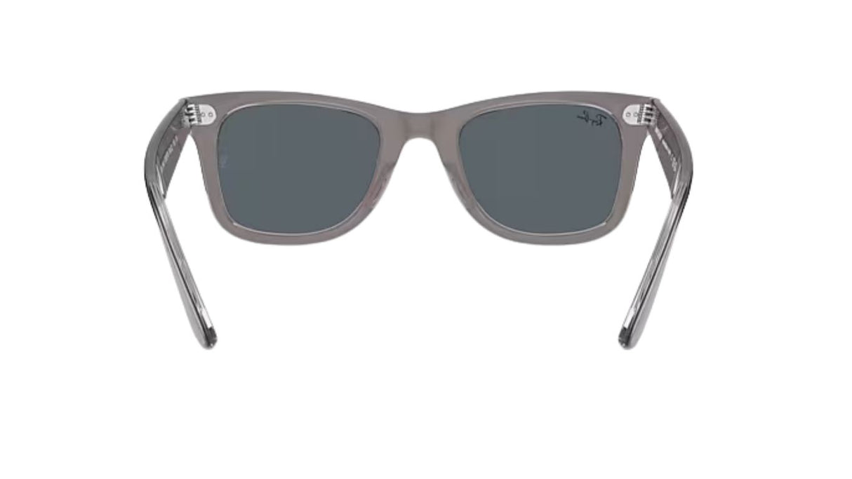 ray-ban-wayfarer-grey-on-transparent-blue-03